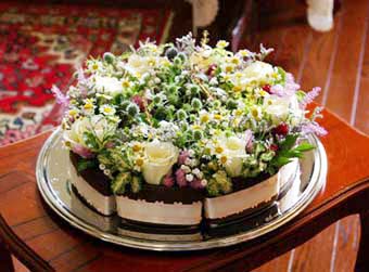 第2回美生活サロン　ケーキ型のフラワーベースのアレンジ